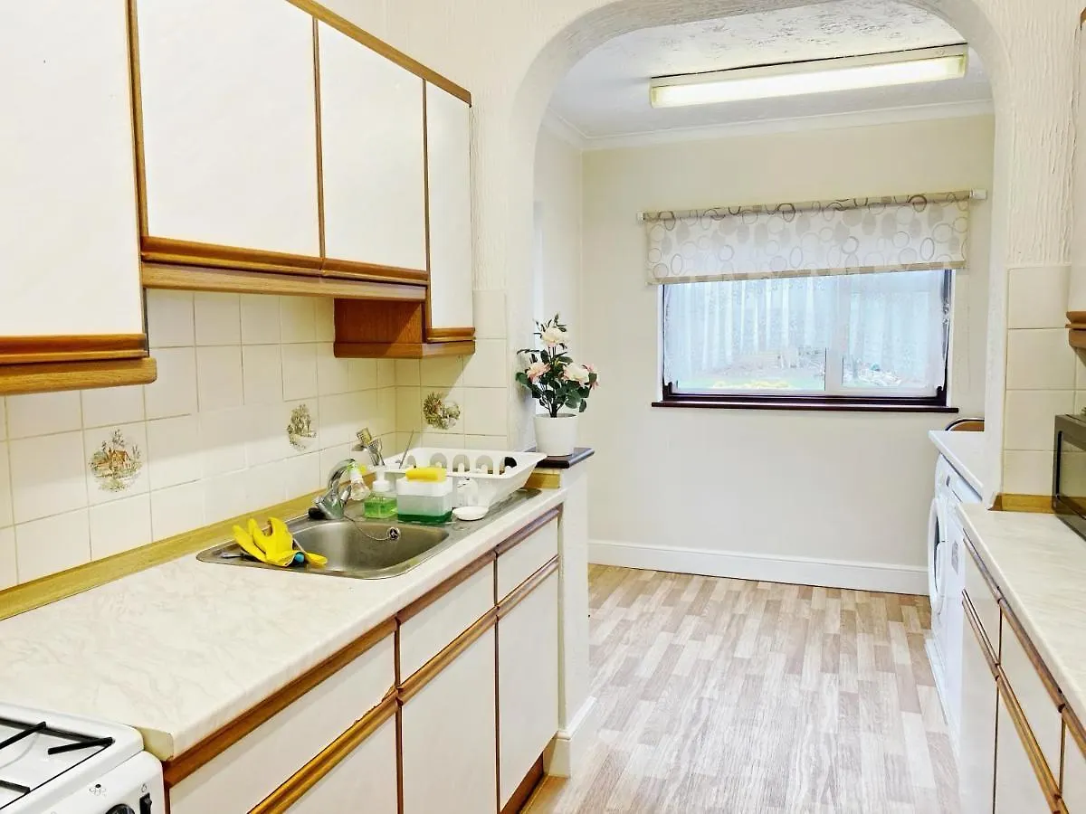 Вилла Barking London House Sleeps 12 - Parking - Train Tube - Airport 0*,  Великобритания