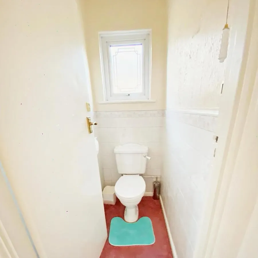 Дом отдыха Вилла Barking London House Sleeps 12 - Parking - Train Tube - Airport