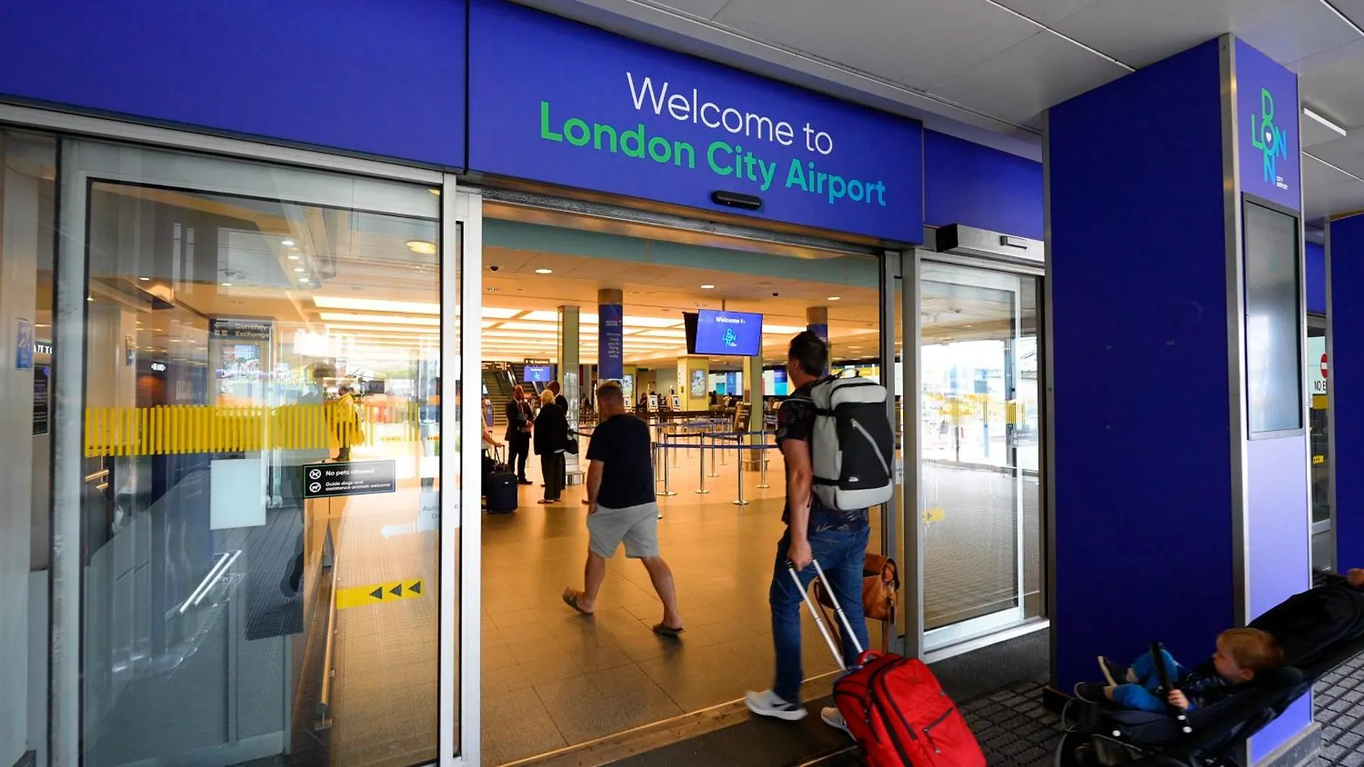 Дом отдыха Вилла Barking London House Sleeps 12 - Parking - Train Tube - Airport