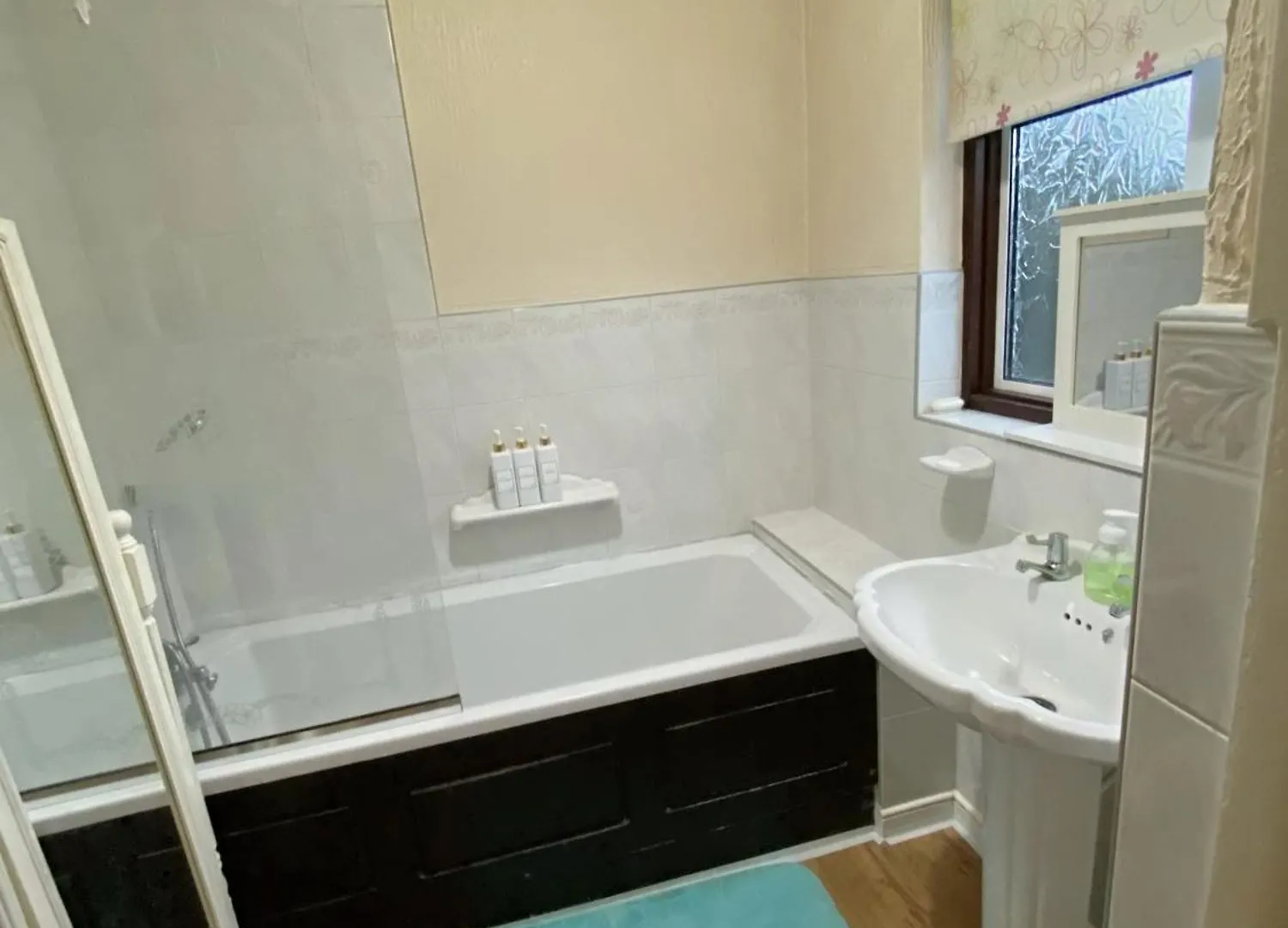Вилла Barking London House Sleeps 12 - Parking - Train Tube - Airport Дом отдыха
