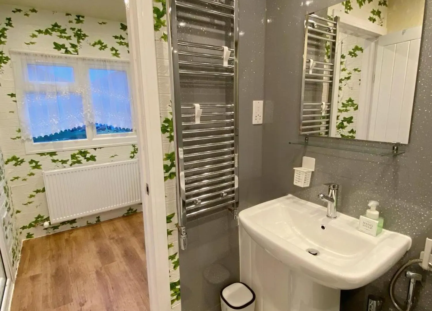 Дом отдыха Вилла Barking London House Sleeps 12 - Parking - Train Tube - Airport Великобритания