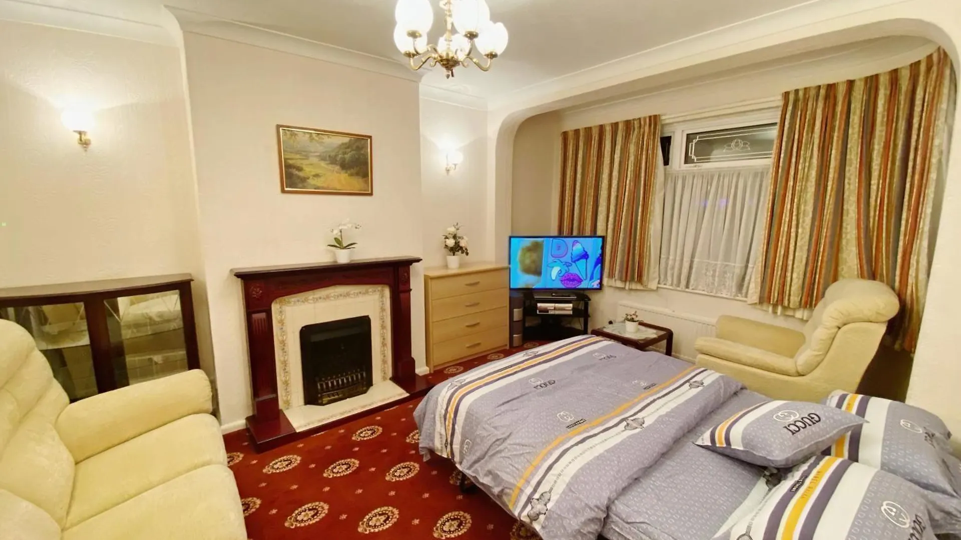 Вилла Barking London House Sleeps 12 - Parking - Train Tube - Airport