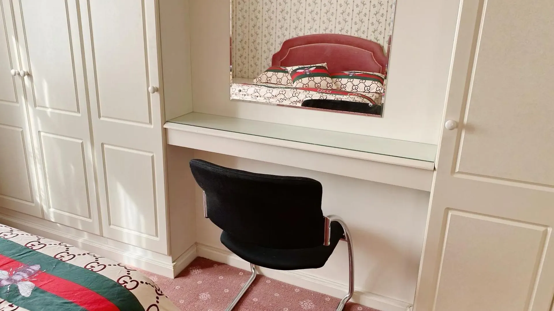 Вилла Barking London House Sleeps 12 - Parking - Train Tube - Airport Дом отдыха