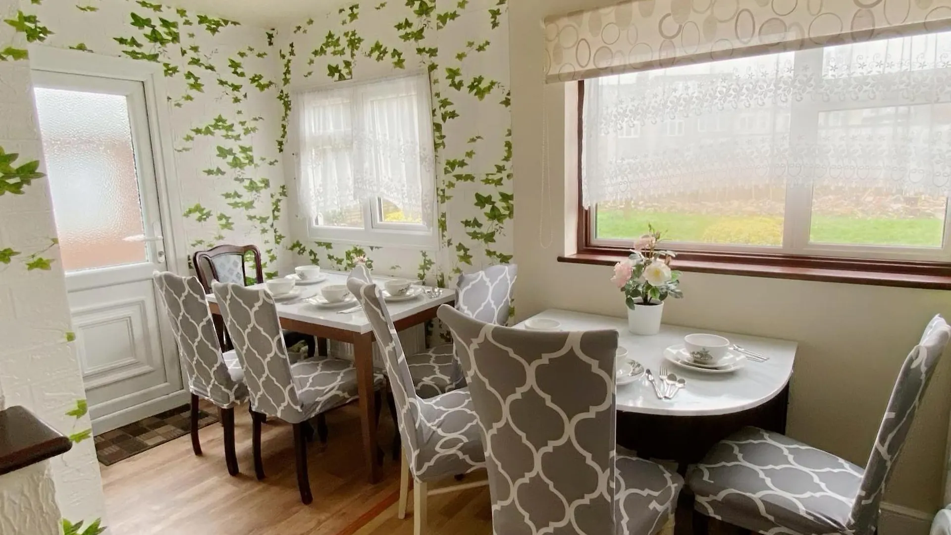 Дом отдыха Вилла Barking London House Sleeps 12 - Parking - Train Tube - Airport