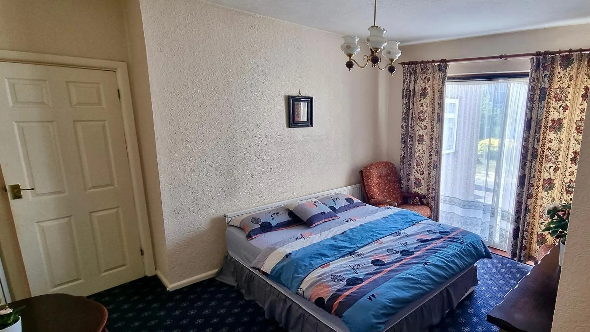 Вилла Barking London House Sleeps 12 - Parking - Train Tube - Airport