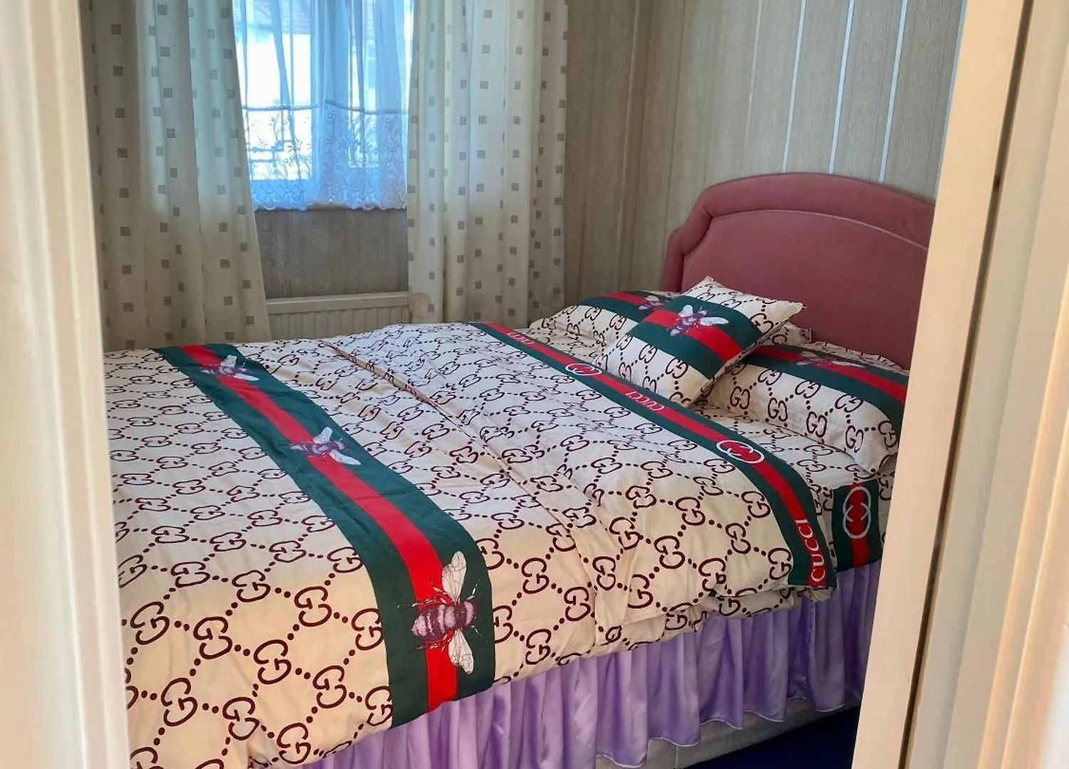 Дом отдыха Вилла Barking London House Sleeps 12 - Parking - Train Tube - Airport