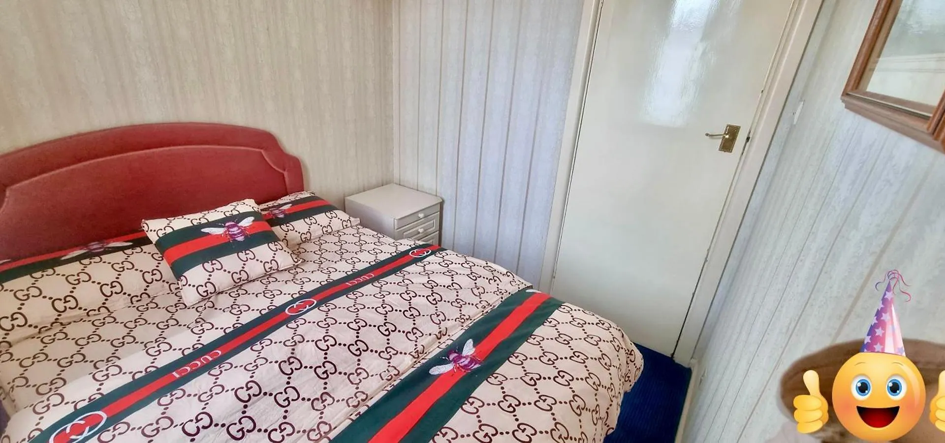 Вилла Barking London House Sleeps 12 - Parking - Train Tube - Airport Дом отдыха