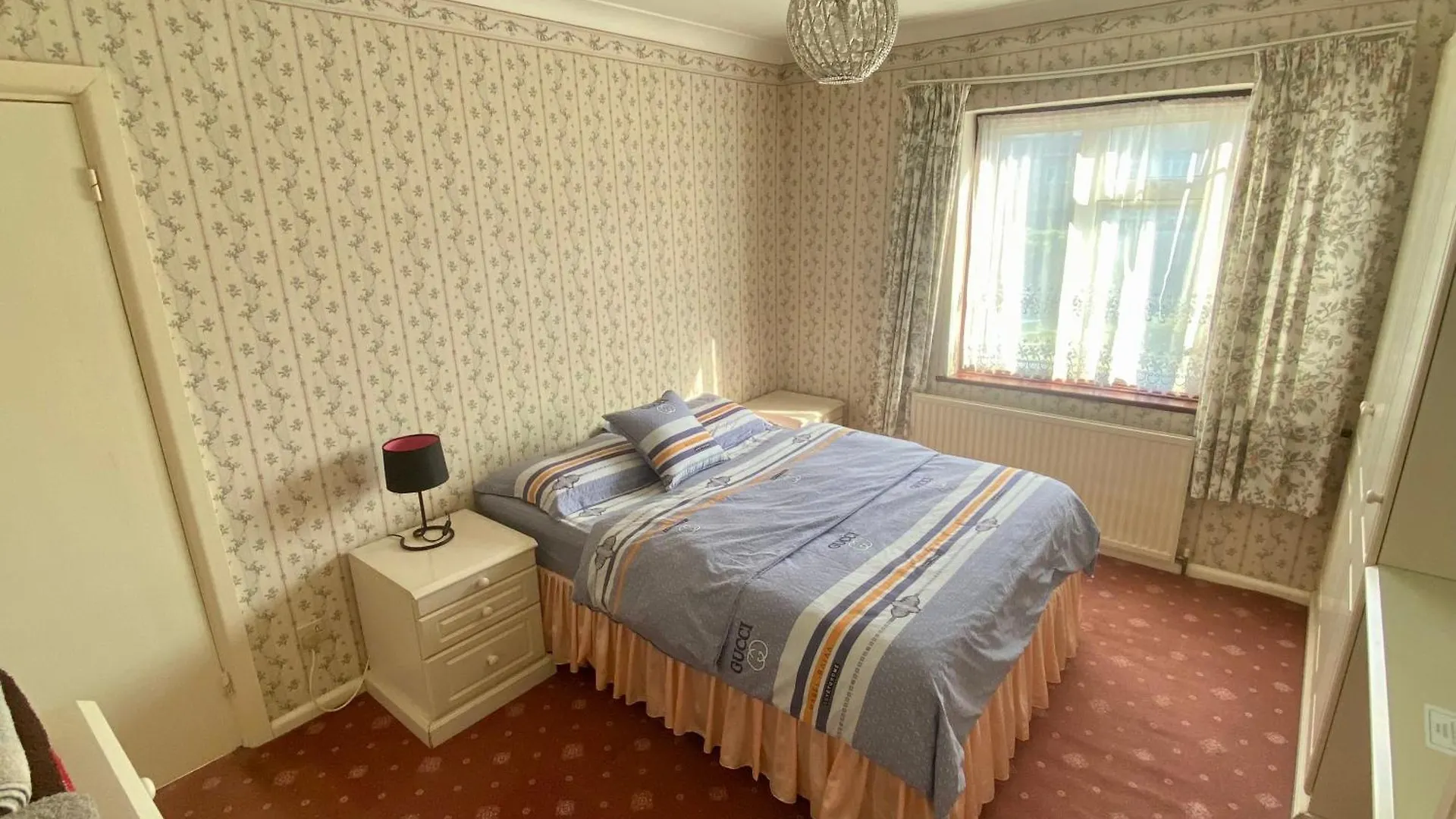 Дом отдыха Вилла Barking London House Sleeps 12 - Parking - Train Tube - Airport