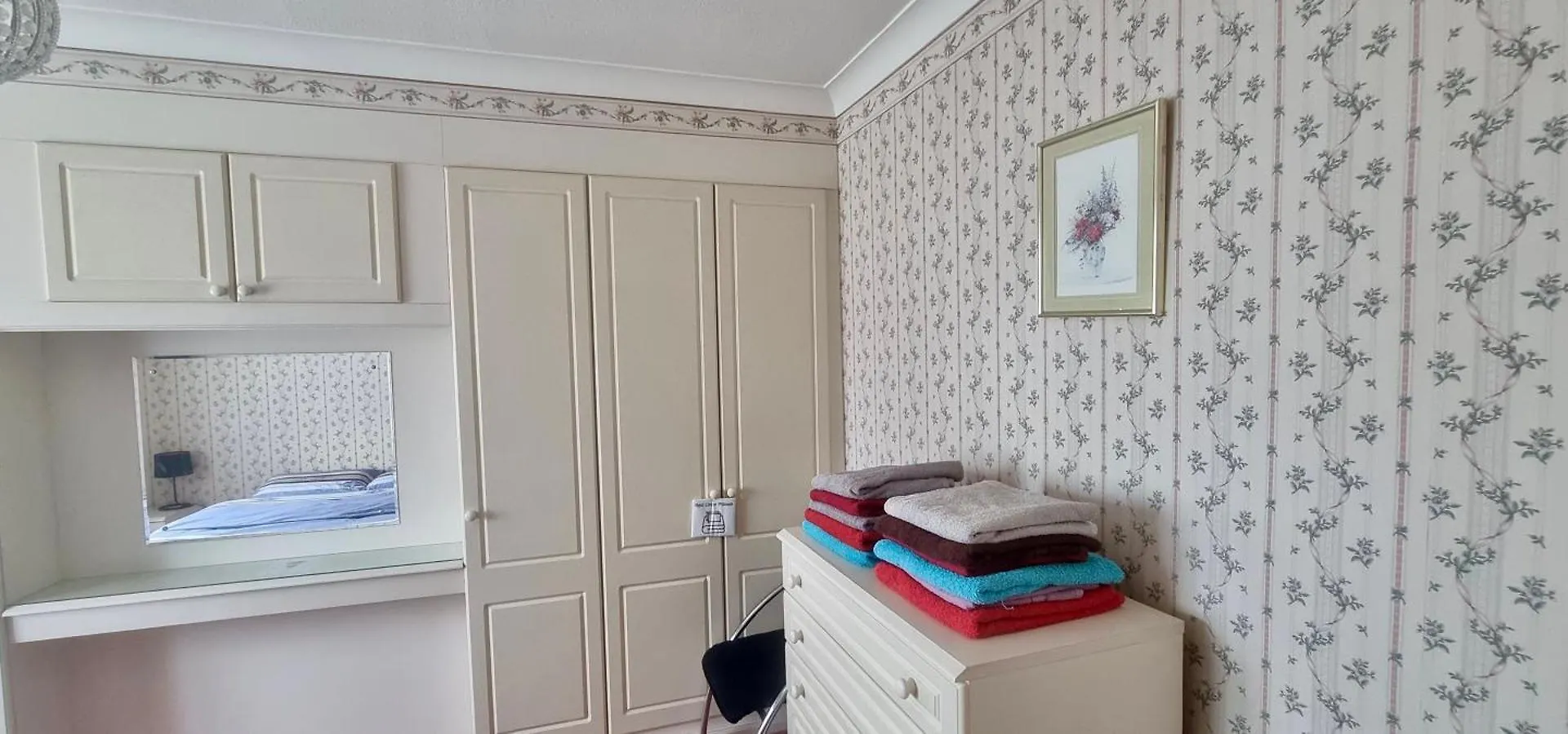 Вилла Barking London House Sleeps 12 - Parking - Train Tube - Airport